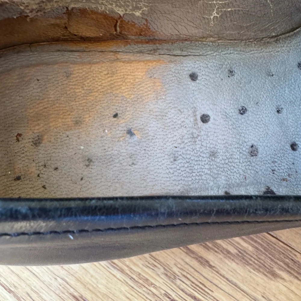 Women’s, vintage, Gucci loafers in size 6AA - Picture 6 of 14